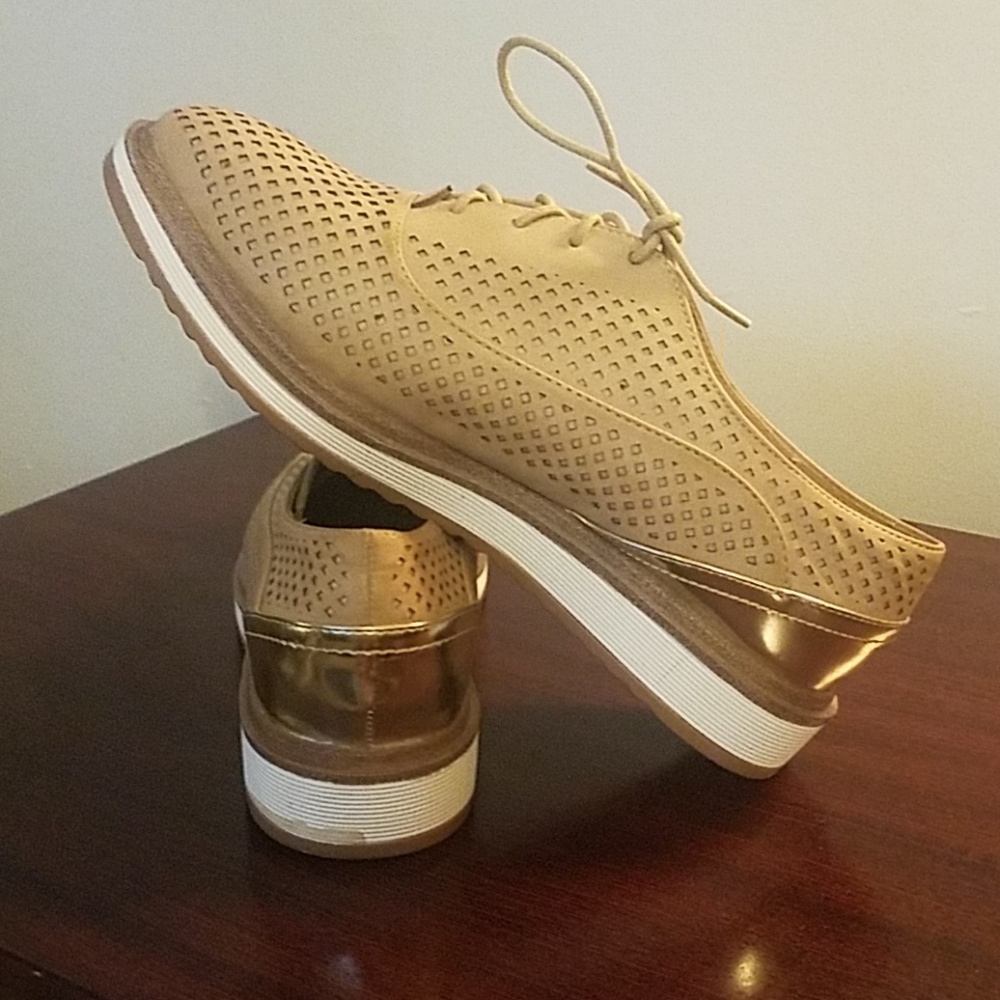 Shoes - Picture 2 of 3